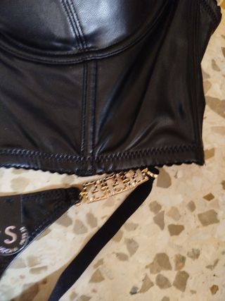 Conjunto lencería cuero negro-dorado