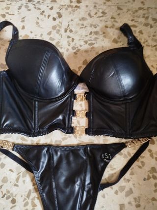 Conjunto lencería cuero negro-dorado