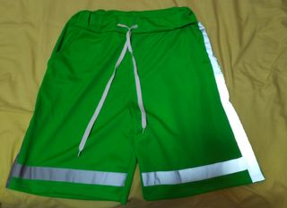 Bermuda verde sportiva