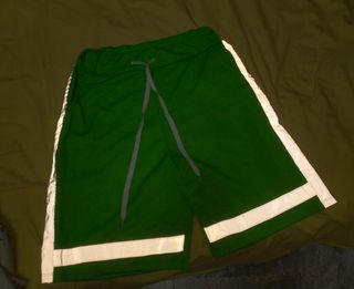 Bermuda verde sportiva