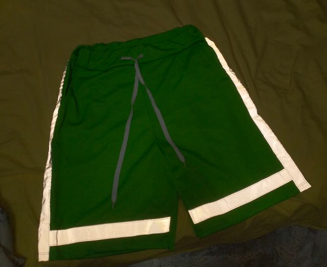 Bermuda verde sportiva