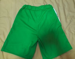 Bermuda verde sportiva