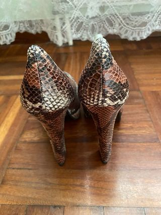 Zapatos tacón serpiente