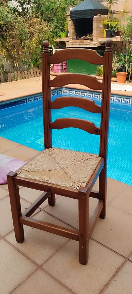 Sedia in legno e vimini marrone
*Set di 6 