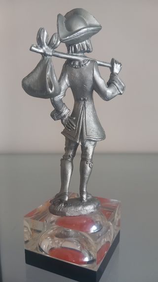 Statuetta Peltro Cisellata