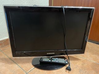 Monitor/TV antiguo Samsung, con mando. Funcional!