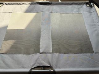 Cama para perro con sombrilla gris