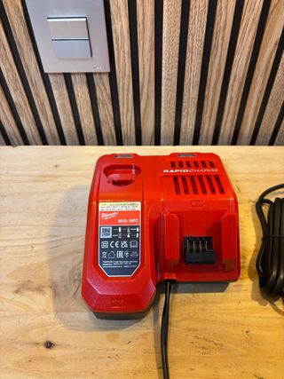 Cargador Milwaukee M12-18FC