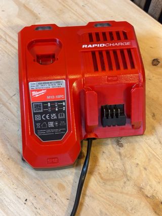 Cargador Milwaukee M12-18FC