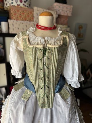 corpiño estilo huertana l’ antiga y falda