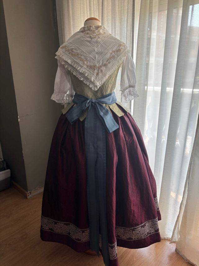 corpiño estilo huertana l’ antiga y falda