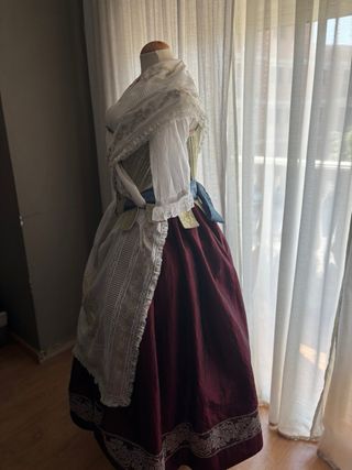 corpiño estilo huertana l’ antiga y falda