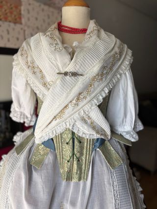 corpiño estilo huertana l’ antiga y falda