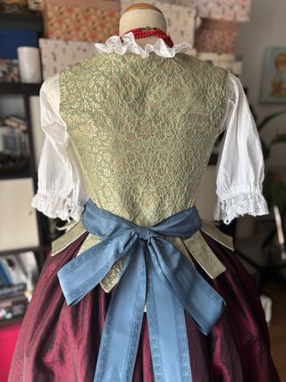 corpiño estilo huertana l’ antiga y falda