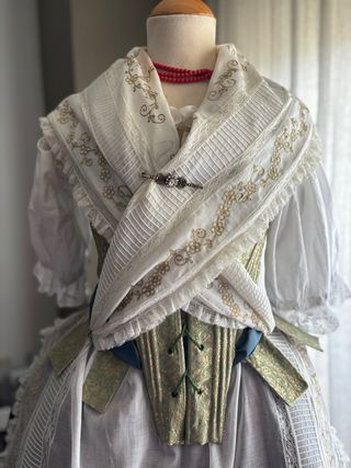 corpiño estilo huertana l’ antiga y falda