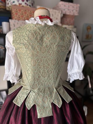 corpiño estilo huertana l’ antiga y falda