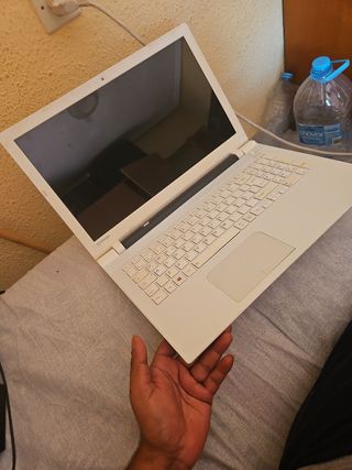 Portátil  i5. 4gb ram 320 disco duro