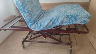 Cama articulada con barandilla lateral. Negociable