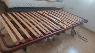 Cama articulada con barandilla lateral. Negociable