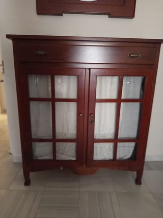 Recibidor madera y cristal marrón