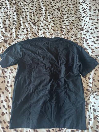 Camiseta Loewe negra y rosa