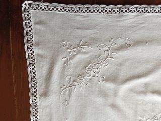 Tovaglia ricamata cotone bianco