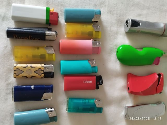 Lote 50 mecheros varios diseños .