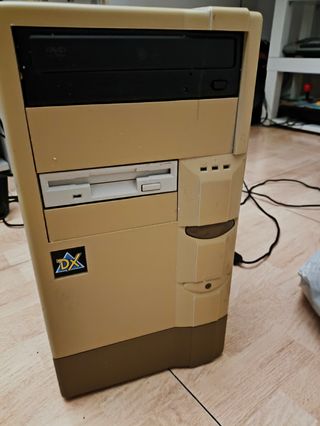Torre PC Pentium 1 DX - ordenador antiguo 