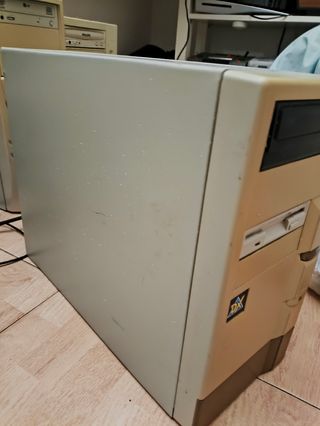 Torre PC Pentium 1 DX - ordenador antiguo 