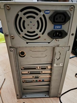 Torre PC Pentium 1 DX - ordenador antiguo 