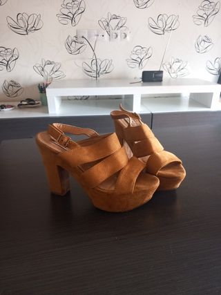 Zapatos tacón mostaza-amarillo talla 39