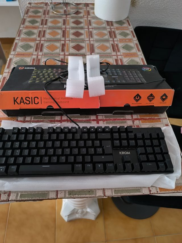 Teclado Krom Kasic RGB