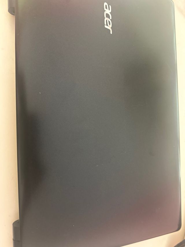Portátil Acer E1-522 para reparar