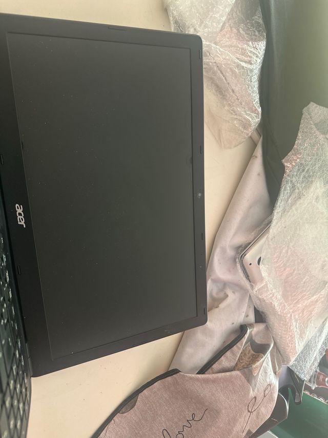 Portátil Acer E1-522 para reparar