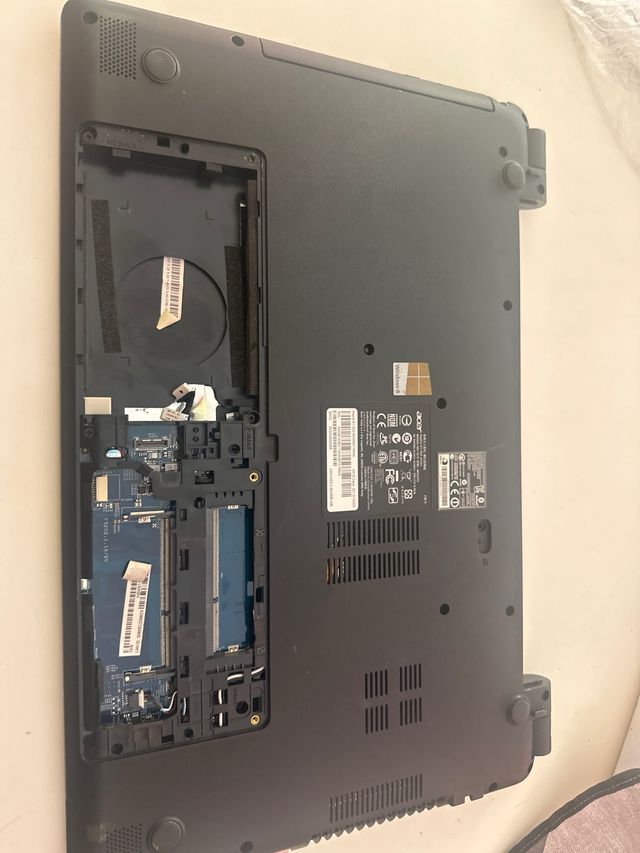 Portátil Acer E1-522 para reparar