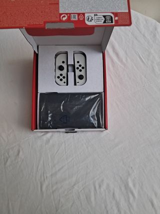 Nintendo Switch OLED bianca 