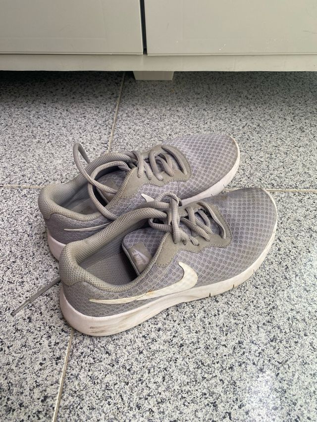 Zapatillas Nike running grises - 36
