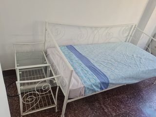 Cama blanca 90cm metal y cristal
(Colchón  regalo)