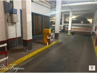 Garaje en venta en Centre en Sabadell