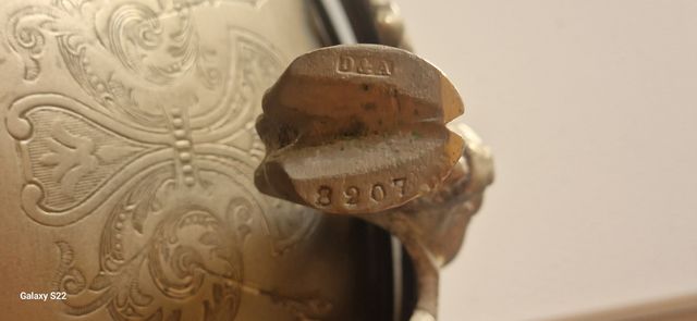 Para platos calientes o bombones, 
Marca D y A