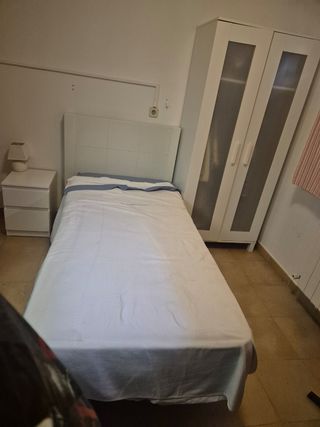 Dormitorio individual: cama, cabecero y somier