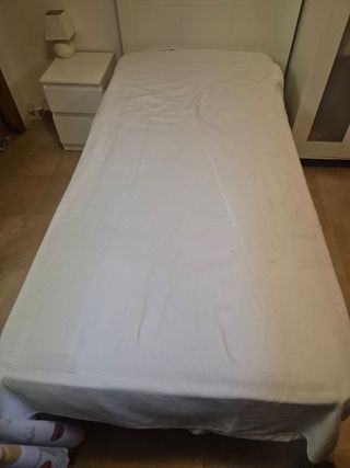 Dormitorio individual: cama, cabecero y somier