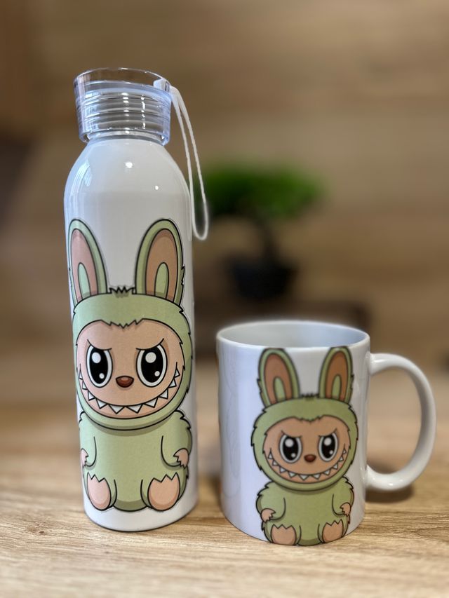 Botella y taza Labubu - ¡Monas!