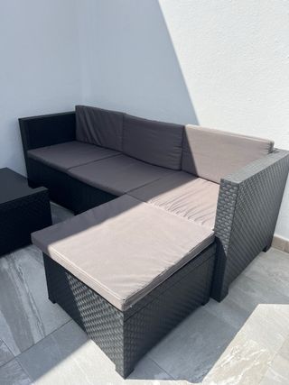 Conjunto jardín - Sofá rinconera  Urge venta