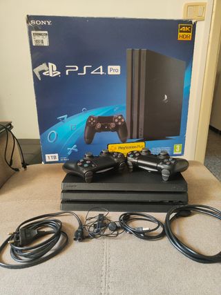 PS4 Pro (PlayStation 4 Pro) 1TB - 2 Controller