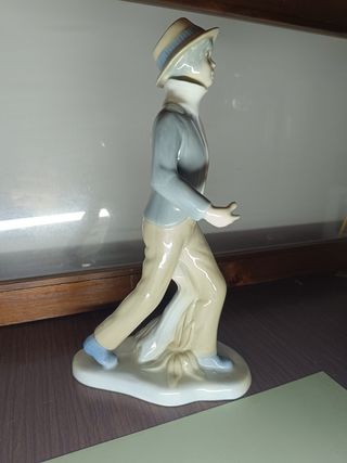 Statua Ragazzo Porcellana