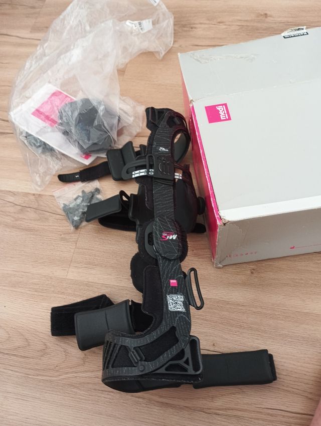 Rodillera ortopedica
 Medic LCP talla M