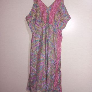 Vestido estampado dorado y rosa