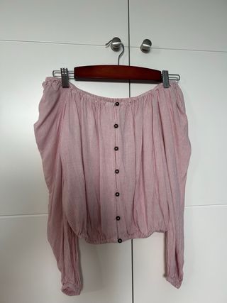 Blusa rosa y blanca - hombros caídos