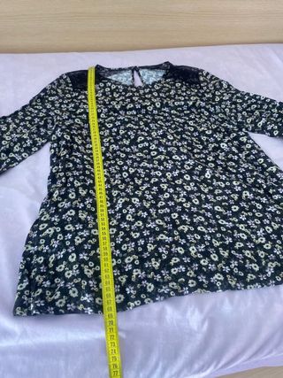 Blusa negra floral 